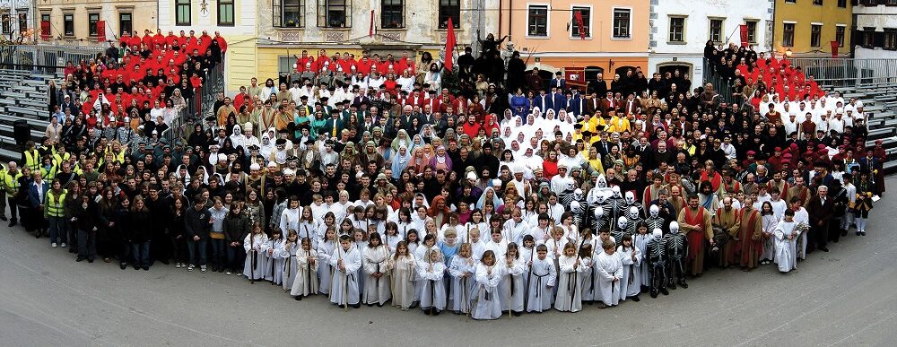 Škofjeloški pasijon - zbor nastopajočih