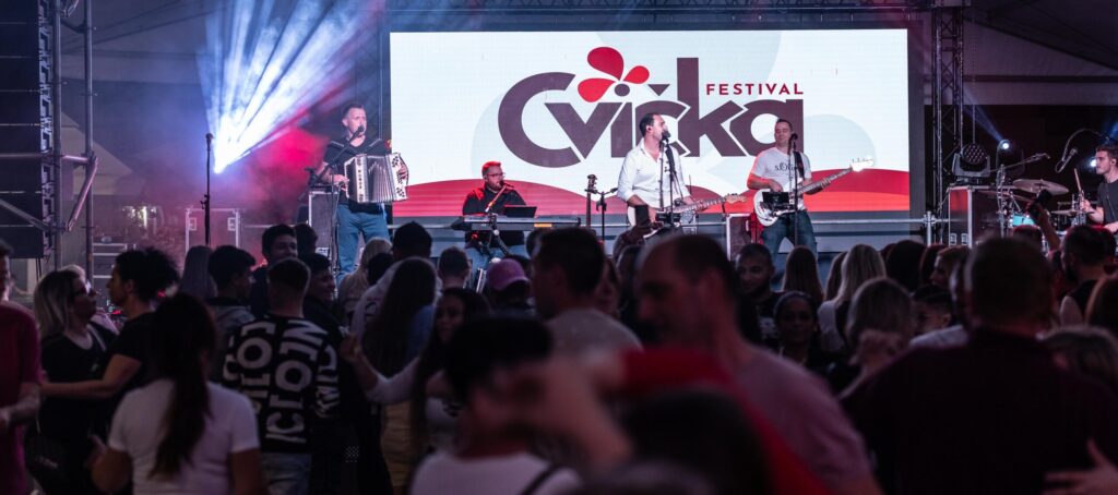 Festival Cička koncert v šotoru