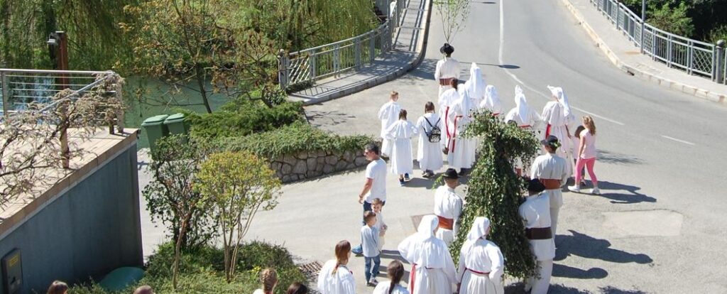 Jurjevo Črnomelj - Procesija čez most v Črnomlju