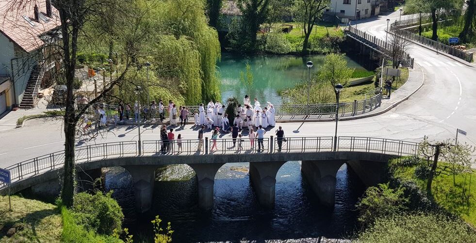 Jurjevo Črnomelj - Zeleni Jurij na mostu v Črnomlju