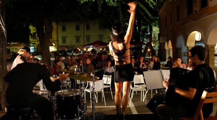 Novomeški poletni večeri - glasbeni nastop